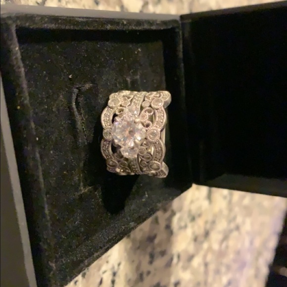 Wedding Set - Picture 2 of 15
